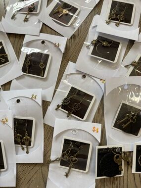 16 pair of bronze tone key earrings made of metal alloy, hypoallergenic